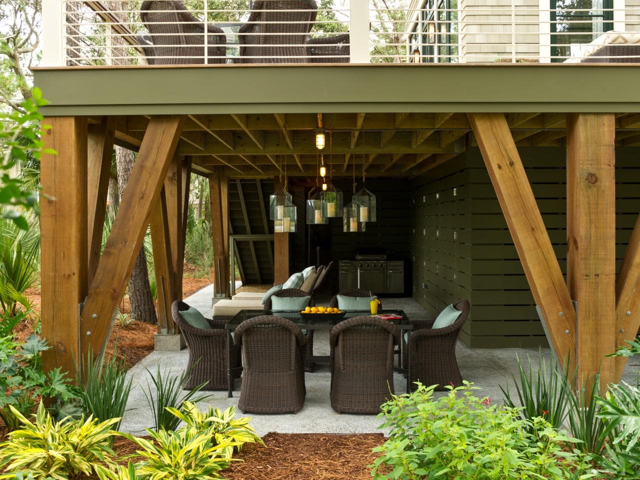 Backyard decks and patios pictures